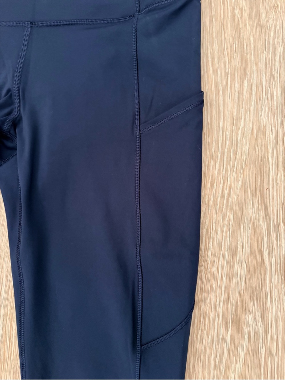 lululemon athletica Navy Mid-Rise Cropped Leggings- Size 6 (SM) - Picture 7 of 10